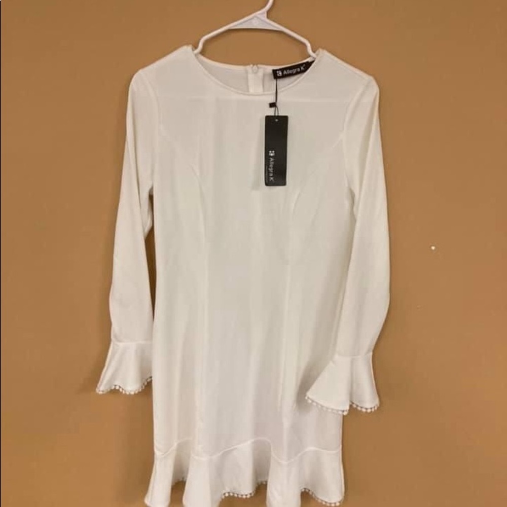 NWOT Elegant white long sleeve dress